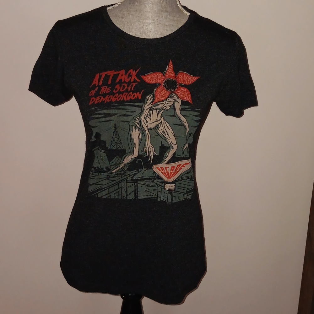 Stranger Things Attack Of The 50ft Demogorgon Tee - Size M